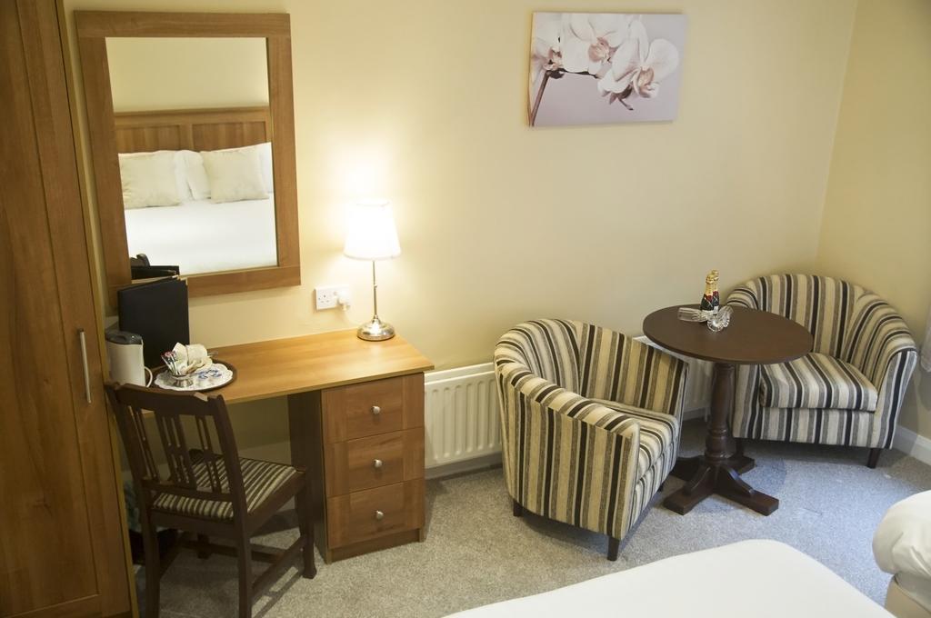 Hillview House Hotel Lusk Kültér fotó