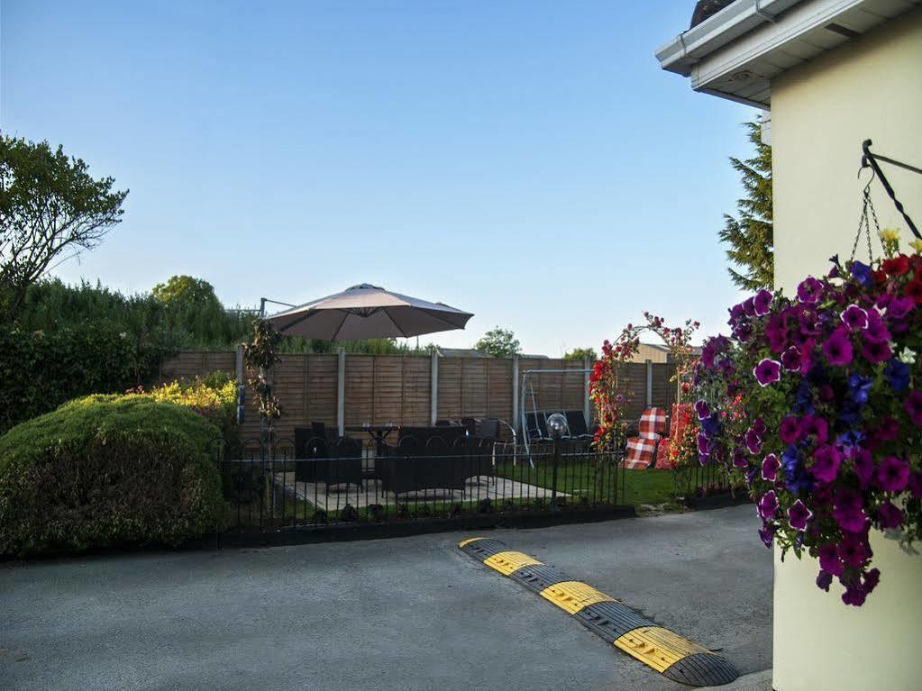Hillview House Hotel Lusk Kültér fotó