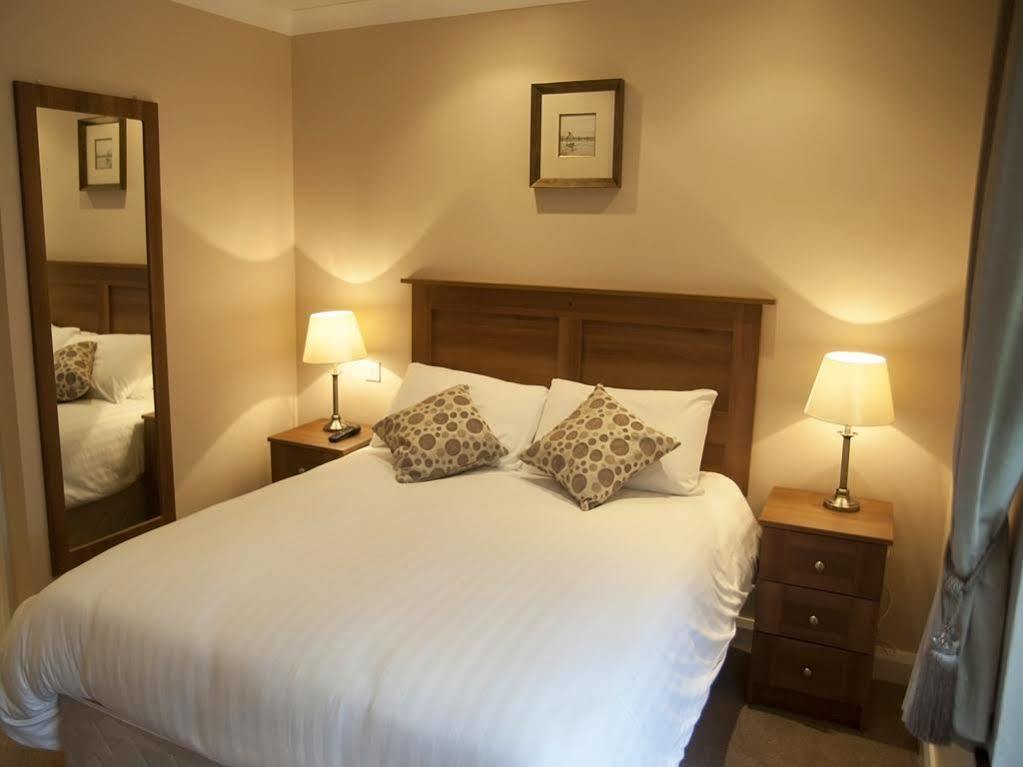 Hillview House Hotel Lusk Kültér fotó