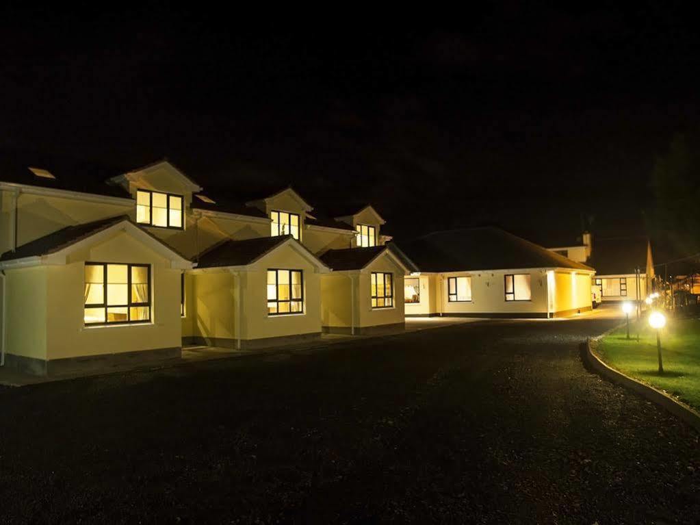 Hillview House Hotel Lusk Kültér fotó